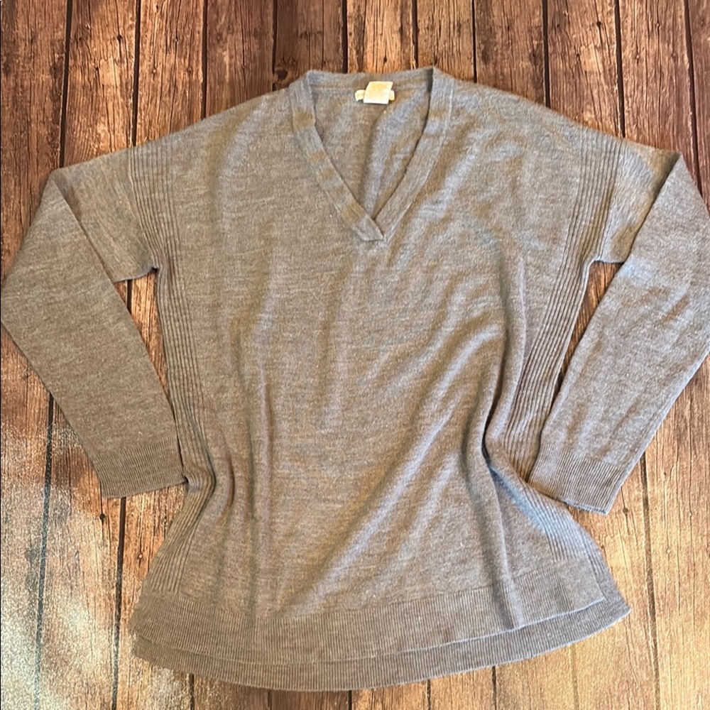 Sweet Romeo Tan V-Neck Sweater Sz XL